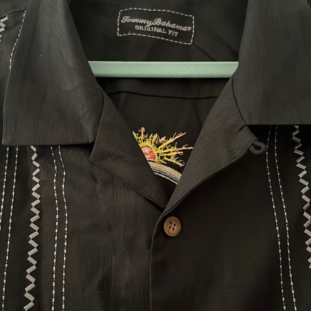 Vintage Tommy Bahama Original Fit Mens Embroidered, like new, w/o a tag. Black